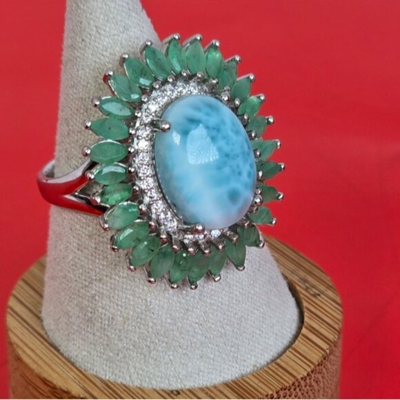 925 Stetling Silver Ring SZ 7.5 with Natural Larimar 1.5x1.2cm & Emerald Gems - Picture 7 of 12
